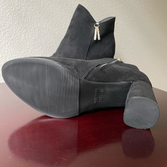 *Never Worn* boutique black boots - Picture 5 of 6